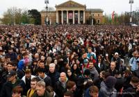 "Джей Ді Венс все зіпсував": у Будапешті напередодні виборів пройшов концерт-мітинг проти Орбана (відео)