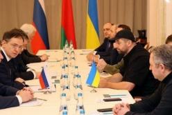 Первый раунд переговоров между Украиной и РФ завершился (видео)