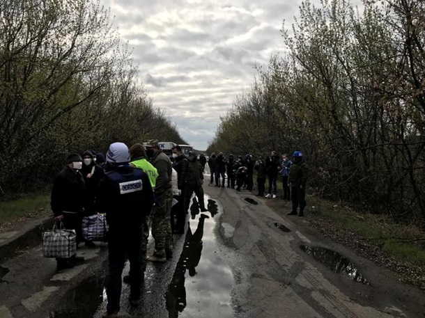 Украина и сепаратисты начали обмен пленными 