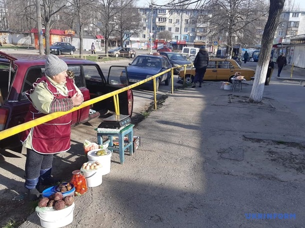 В Запорожье идет митинг из-за запрета торговли