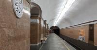 У метро Києва пасажир кинувся під поїзд (відео)