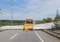Біля Умані вантажівка обвалила міст: названо причину (фото)