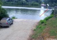 Сальто на Тисі: поліцейський катер на швидкості влетів у канат і перекинувся назад (відео)