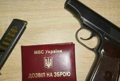 В Украине разоблачили масштабную схему выдачи незаконных разрешений на оружие (видео)