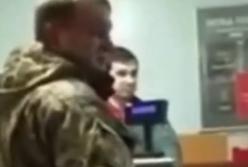 В Херсоне парня насильно увезли в военкомат прямо с почты (видео) 