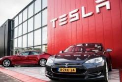 Tesla отзывает сотни тысяч электрокаров в США