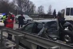 В Киеве маршрутка попала в страшную аварию