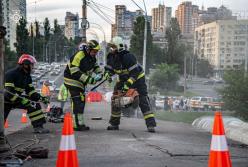 У Києві ліквідували наслідки обвалу Повітрофлотського мосту (відео, фото)