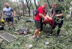 Загинула ще одна людина після удару РФ​ по дитячому майданчику в Миколаєві (фото, відео)