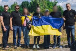 З окупованої Луганщини вдалося повернути доньку та сина, які вже зустрілися з мамою (фото)