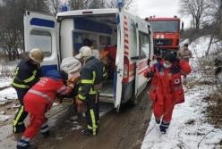 Под Харьковом мужчину несли к скорой два километра