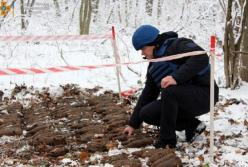 В Хмельницкой области саперы уничтожили арсенал мин времен войны (видео)