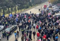 В Тбилиси у суда над Саакашвили начались стычки с полицией (видео)