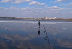 В Киеве спасли ребенка со льдины (видео)