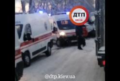 Под Киевом автомобиль разбился всмятку в жестком лобовом ДТП (видео)