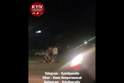 В Киеве молодой парень стал жертвой ДТП (видео)