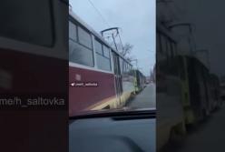 В Харькове патрульные полицейские снесли столб (видео)