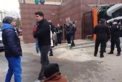 В Одессе "титушки" жестоко избили активистов на стройке (видео)