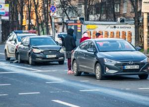 В Киеве пьяная компания напала на полицейских, устроивших ДТП (видео и фото)