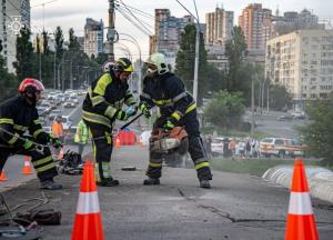 У Києві ліквідували наслідки обвалу Повітрофлотського мосту (відео, фото)