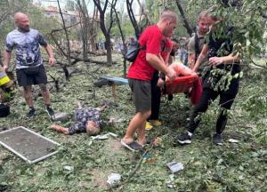 Загинула ще одна людина після удару РФ​ по дитячому майданчику в Миколаєві (фото, відео)