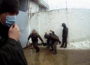 ДБР викрило масштабну систему тортур ув'язнених в українських колоніях (фото)